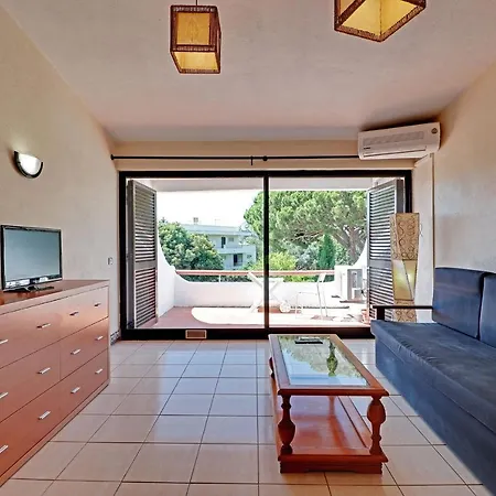 Garden & Pool By Homing Apartment